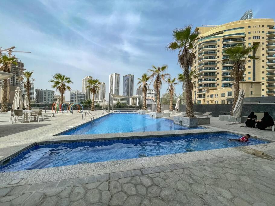 Cozy Studio In Sparkle Tower Jbr By Suiteable Dubái Exterior foto